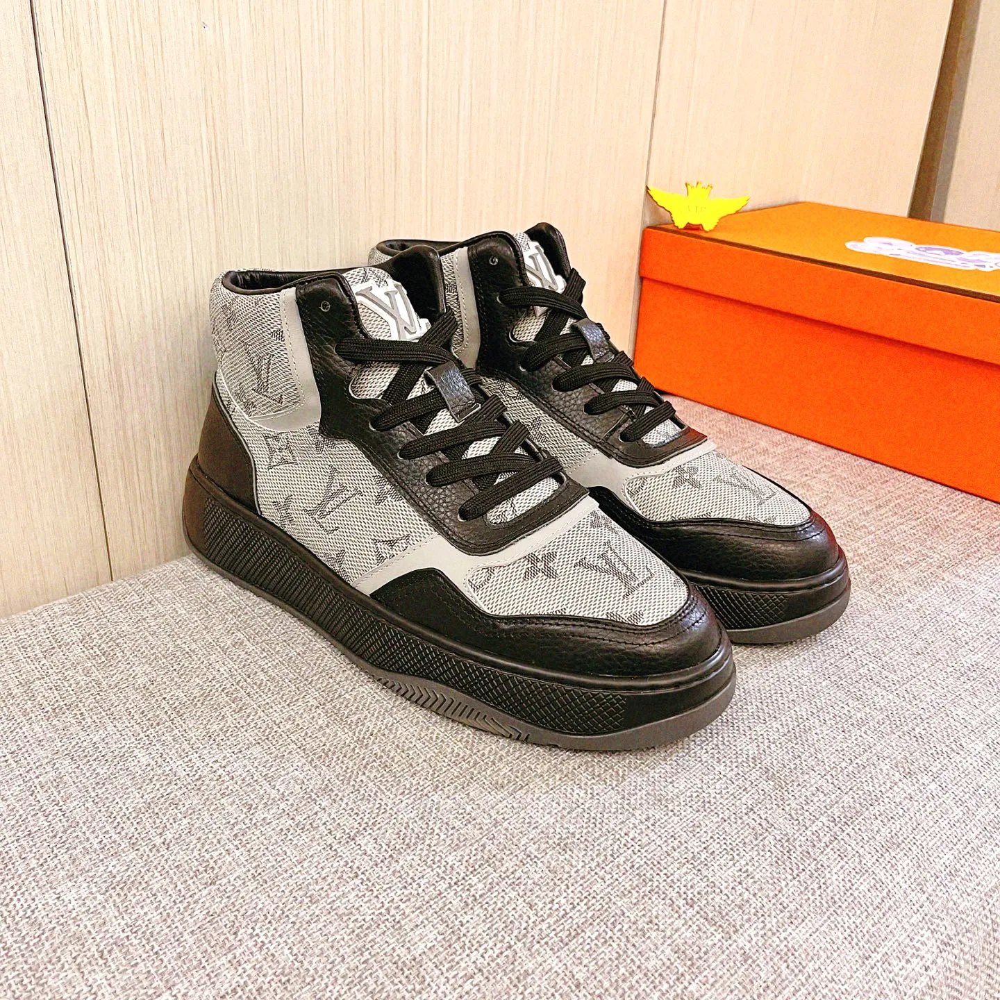 Men's shoes💰 460💰[LV]🔥Louis Vuitton, high-end men's shoes brand, official website 1:1 latest masterpiece: the upper is made of Italian imported first-layer cowhide with a comfortable and breathable lining➕original non-slip and wear-resistant outsole🔥, making walking more convenient and comfortable! An exclusive new model, a stunning work, a beautiful 1:1 replica [color] compared to the official quality! Create a fashionable personality to set off your uniqueness! A must-have for trendy men! Classic🔥Size: 38-44 Color: 🔥 1⃣️color available🔥